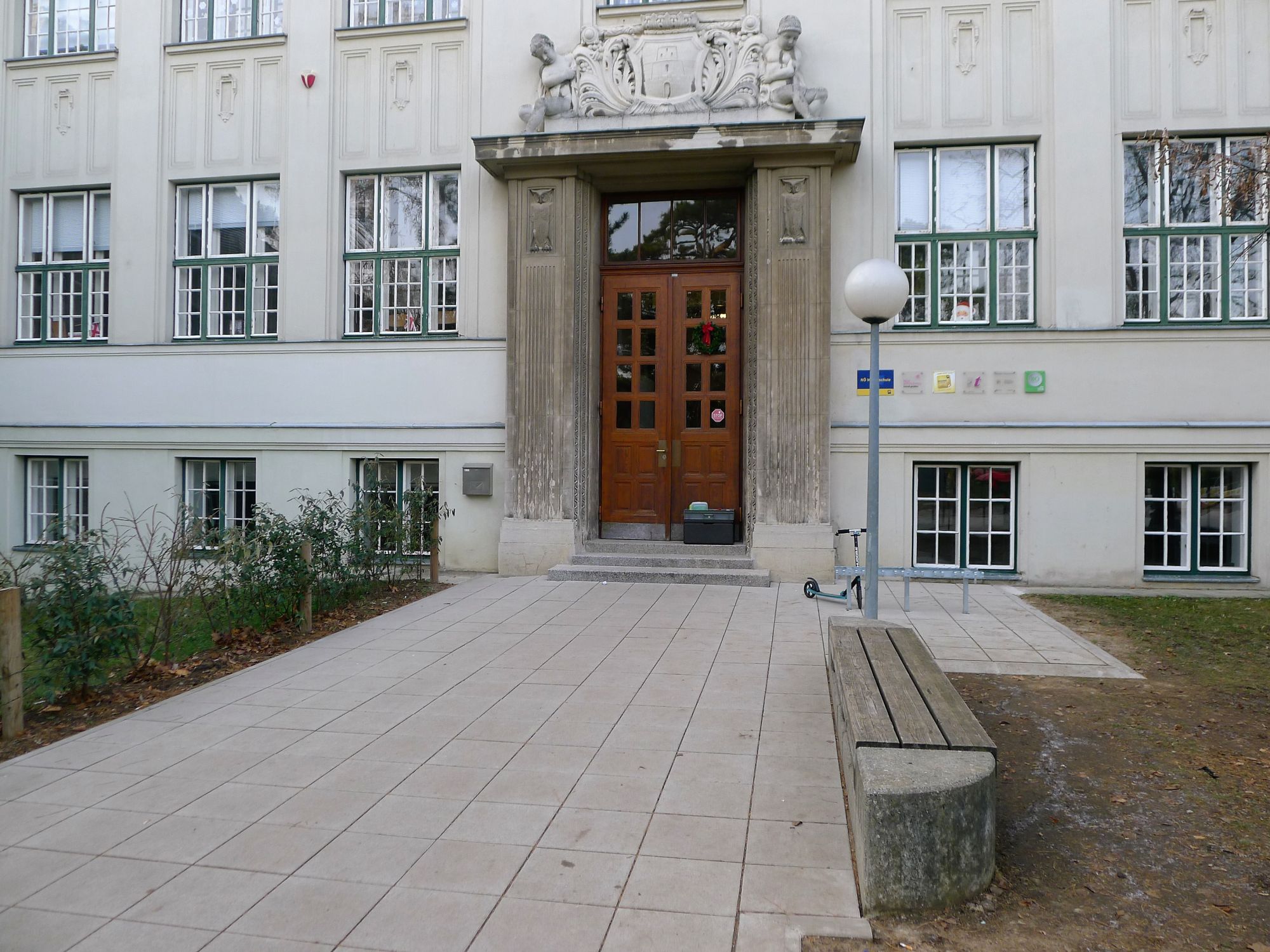 vorplatz-nms-perchtoldsdorf-01